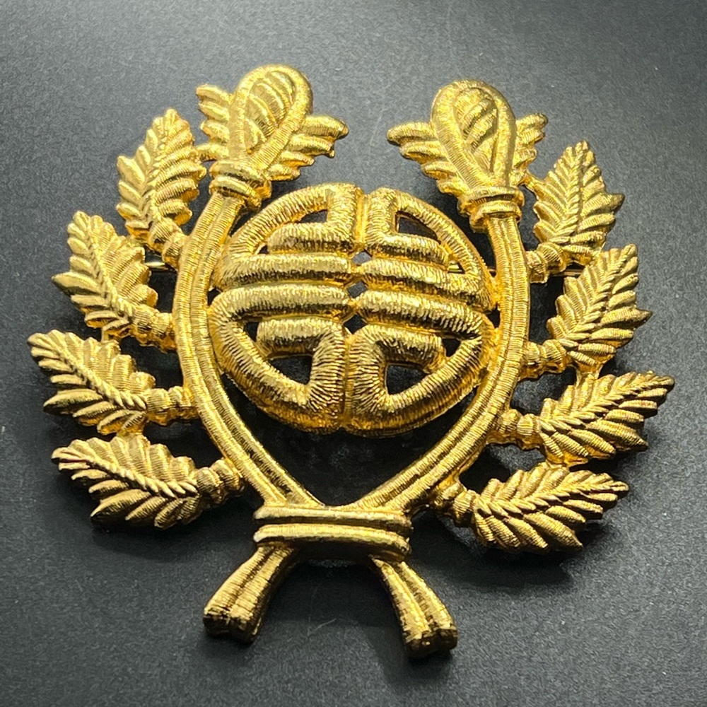 Signed GIVENCHY PARIS NEW YORK Vintage Logo Laurel Leaf Grand Brooch Gold Tone.